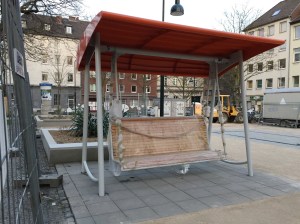 Auf dem Rehmplatz, der komplett neu möbliert worden ist.