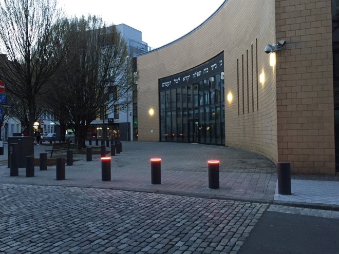 Die Aachener Synagoge in der Promenadenstraße. Sie ist dort gebaut worden, wo einst Aachens alte Synagoge stand. Dass ich bei der Eröffnung dabei sein durfte, freut mich noch heute. 