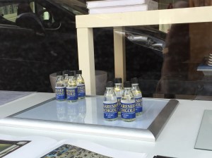 "Haarener Blattgold" von Karl von Monschau, jetzt zu sehen im Fenster der Galerie Galerie von der Milwe